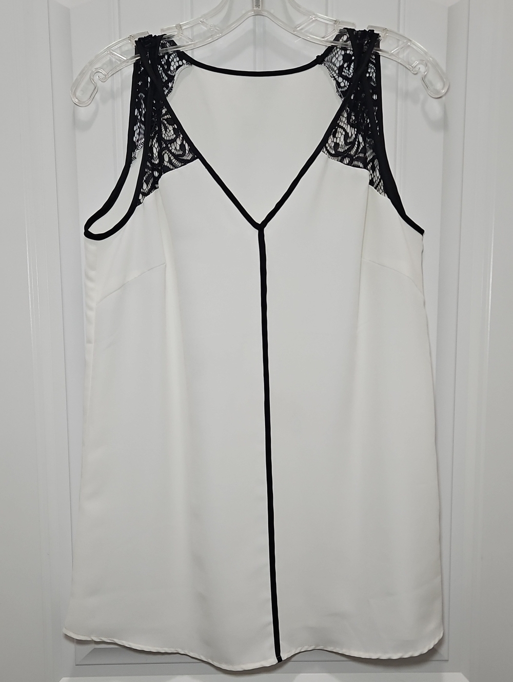 Avon "Touch of Lace'" White Sleeveless Blouse Medium Women's Careerwear